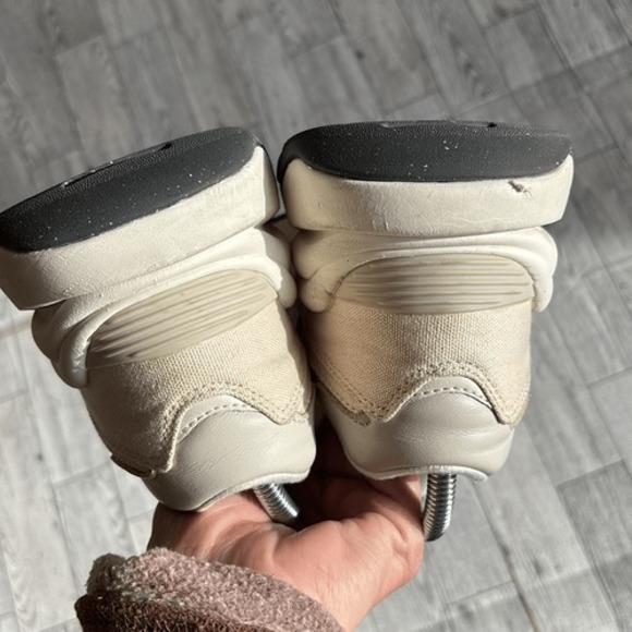 New Balance 5740 Nimbus women's 9.5‎ Sea Salt & White Low Top Sneaker  Running - Picture 9 of 10